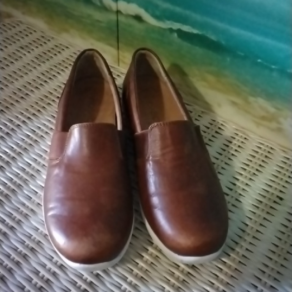 Vionic Woman's Brown Leather Slip-On Shoes